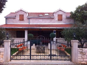 Building design - House Niksi (Supetar)