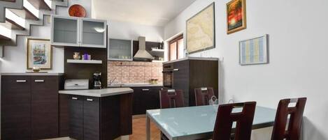 Ferienhaus | Eigene Küche | Kühlschrank, Mikrowelle, Ofen, Herdplatte