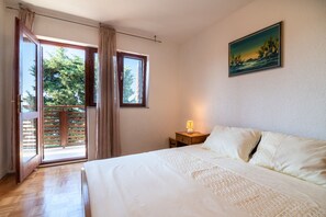 Apartment (A2) | Iron/ironing board, free WiFi - Apartments Tiho (Preko)