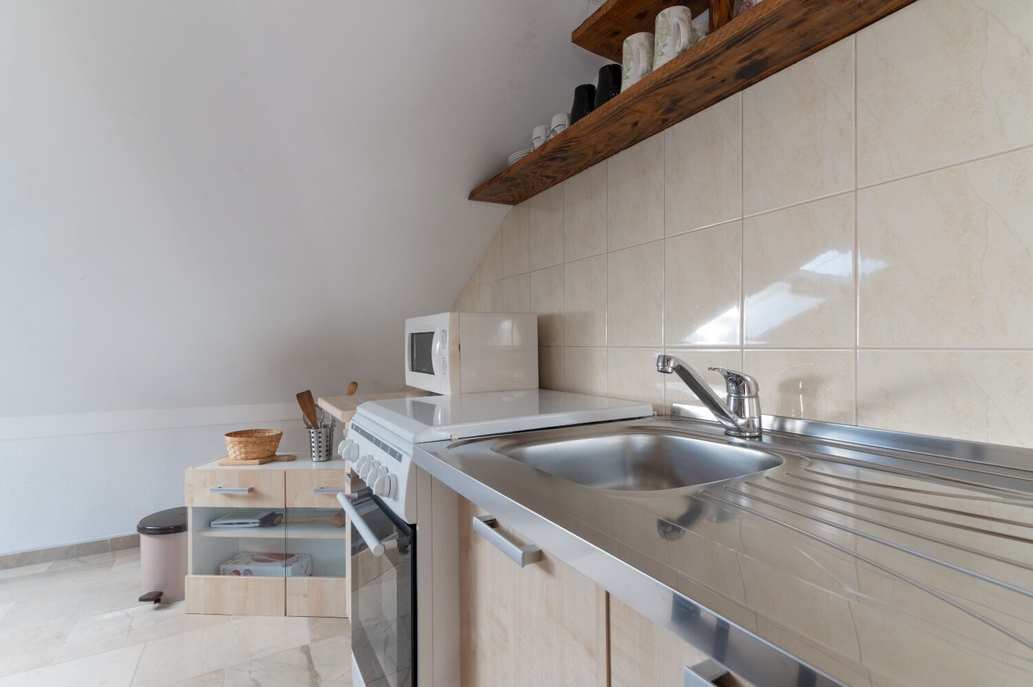 Studio (A1) | Private kitchen | Fridge, microwave, oven, stovetop