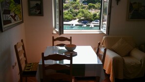 อพาร์ทเมนท์ (A1) | ร้านอาหาร