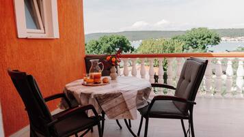 Studio (A5) | Outdoor dining