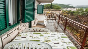 Apartemen (A1) | Teras/patio