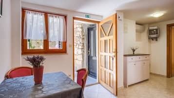 Apartment (A3) | Dining