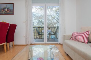 Căn hộ (A1) | Phòng khách