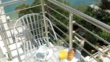 Apartment (A6) | Balcony