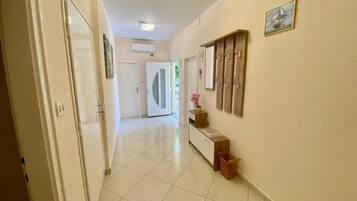 Apartment (A2) | Hallway