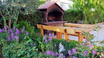 BBQ/picnic area