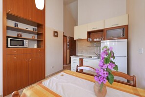 Apartment (A2) | Private kitchen - Apartments Suzana (Kukljica)