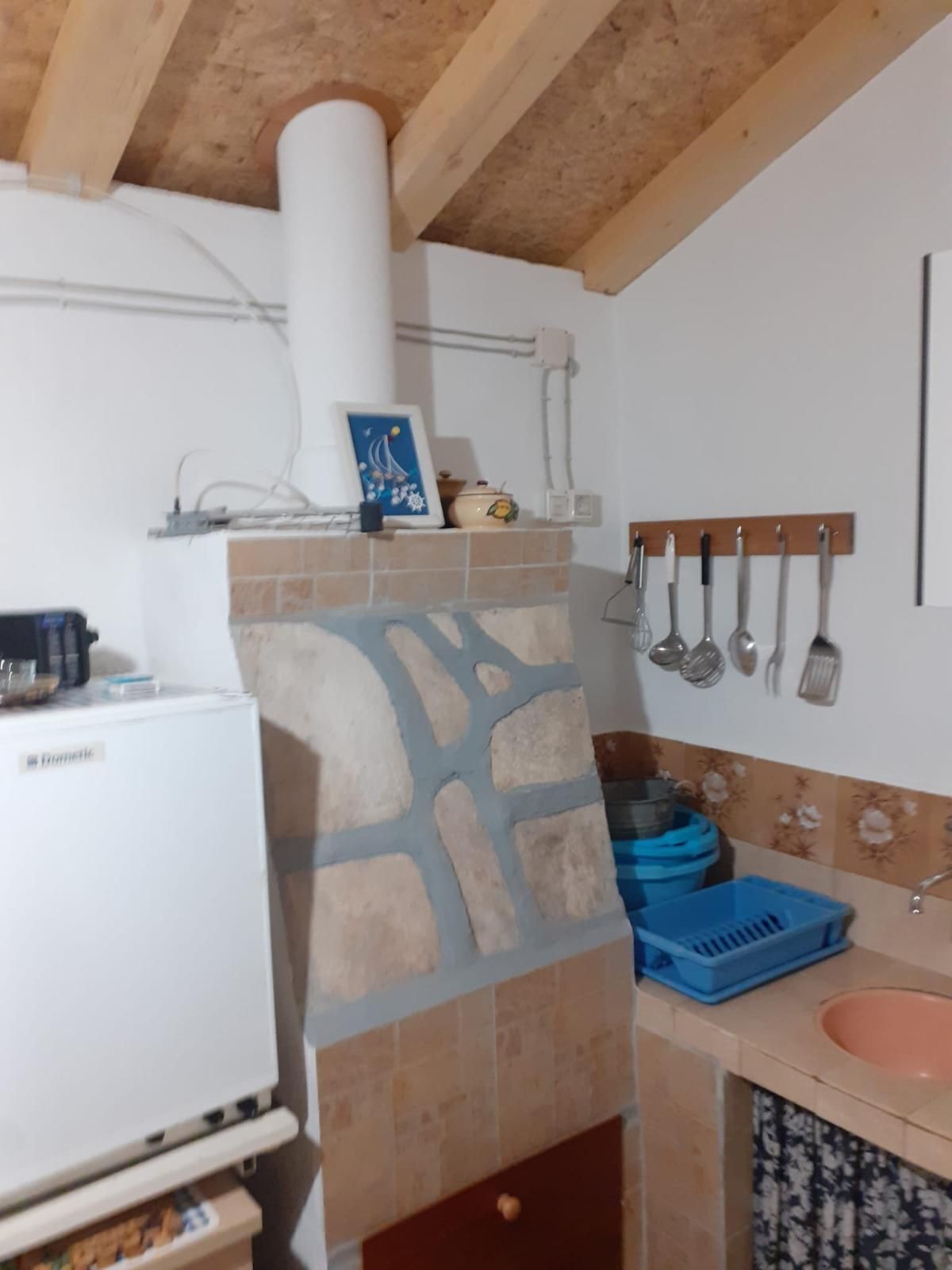 House | Private kitchen | Fridge, stovetop, cookware/dishes/utensils