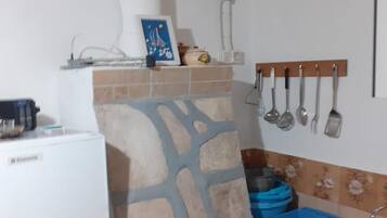 House | Private kitchen | Fridge, stovetop, cookware/dishes/utensils