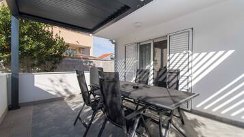 House | Terrace/patio