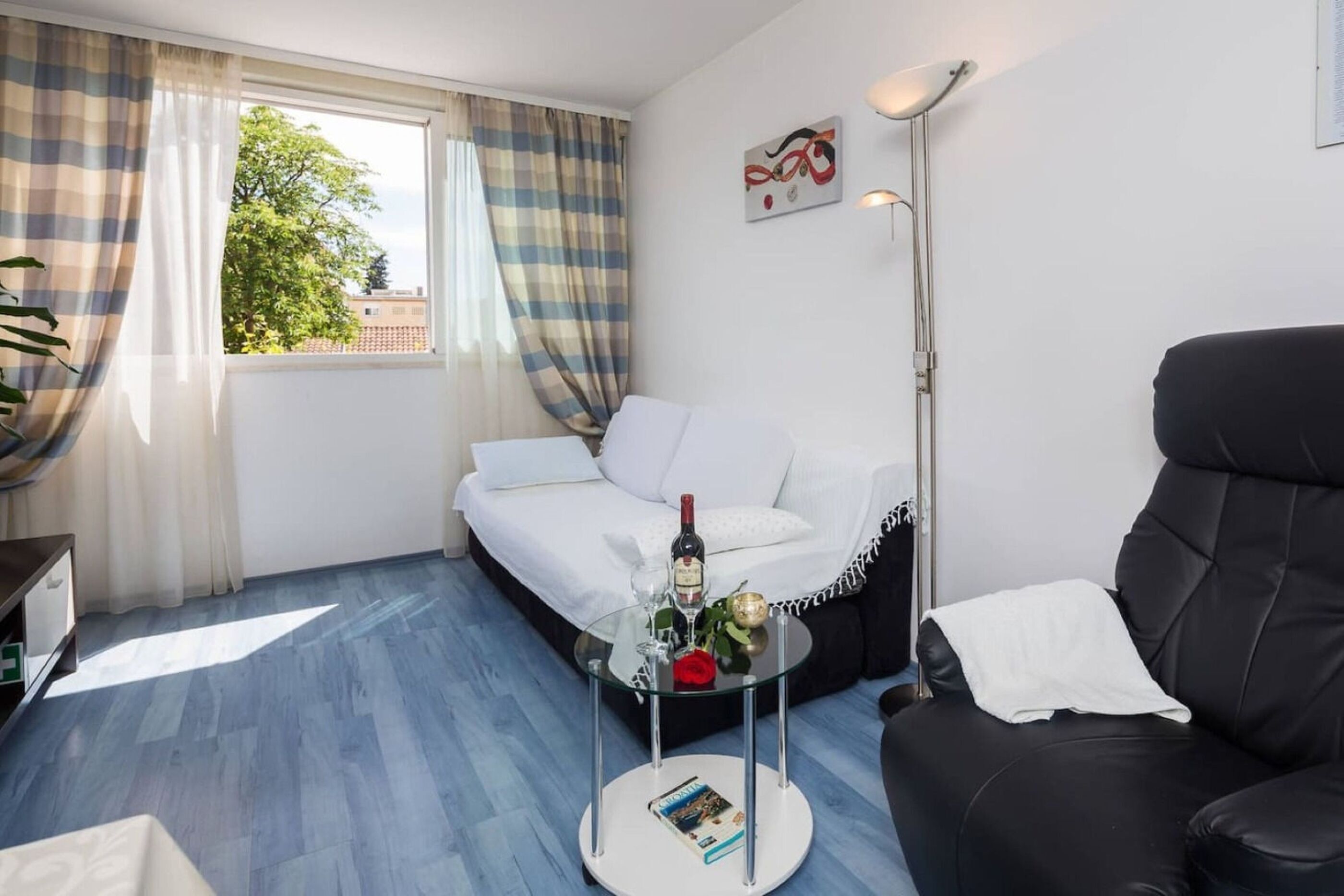 Apartment (A1) | Living room | Smart TV