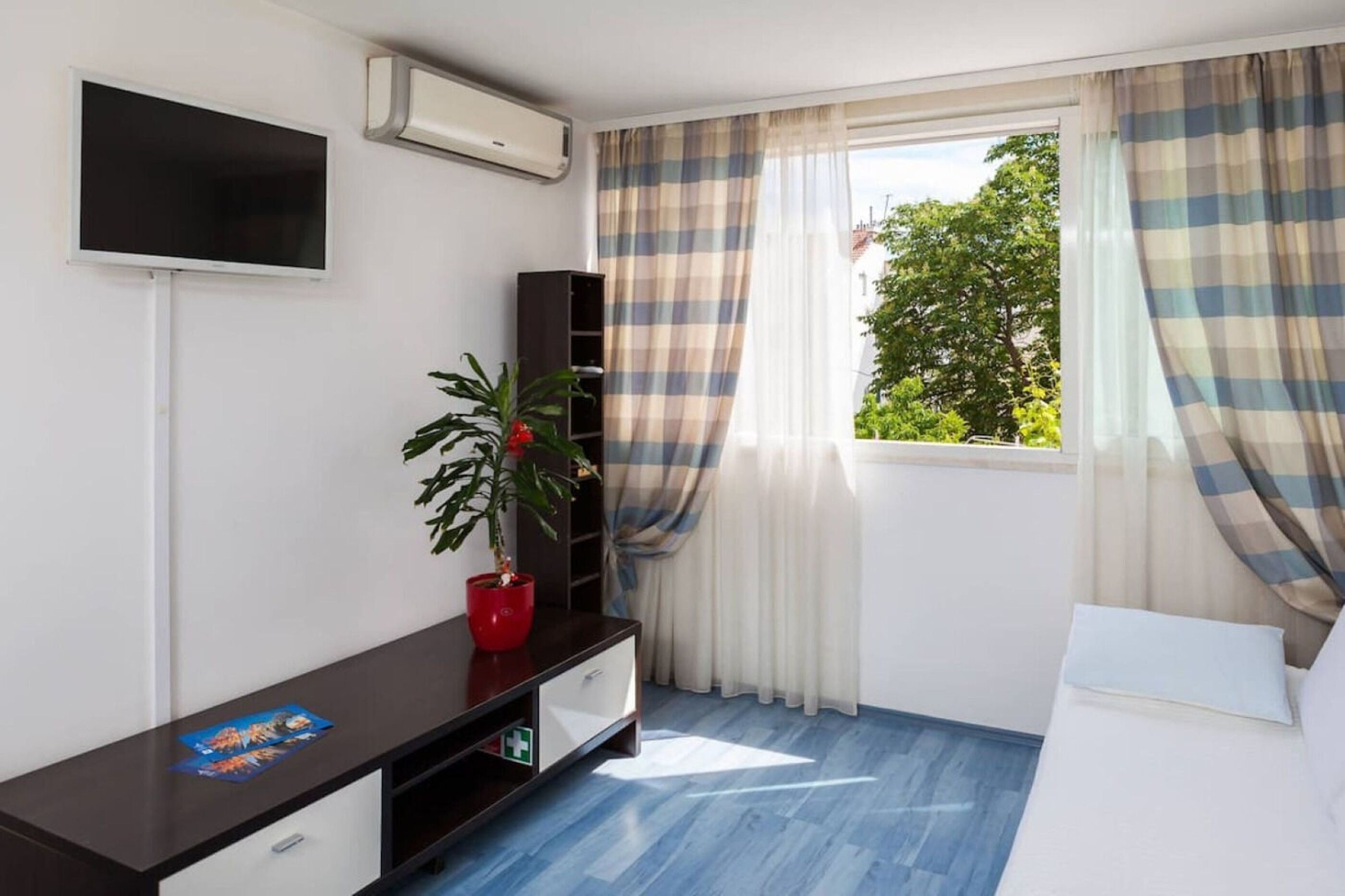 Apartment (A1) | Living room | Smart TV