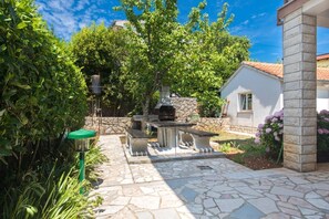 Garden - Apartments Kate (Malinska-Dubasnica)