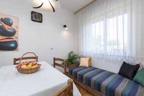 Apartment (A1) | Dining - Apartments Kate (Malinska-Dubasnica)