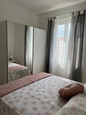 Apartment (A1) | Iron/ironing board, free WiFi - Apartment Ivica (Sucuraj)