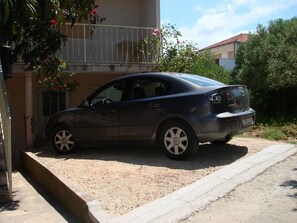 مواقف سيارات مجانية