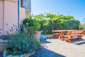 Courtyard - Apartment Marinka (Zadar)