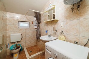 Apartment (A2) | Bilik Mandi | Pancuran mandi 
