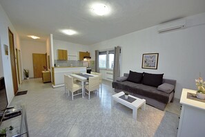 Apartment (A1) | Living room - Apartment Ivo (Tucepi)