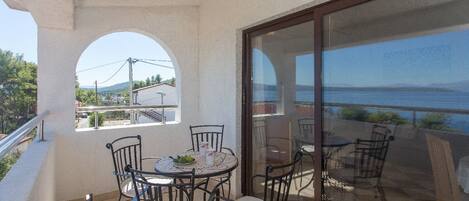 อพาร์ทเมนท์ (A1) | ระเบียง