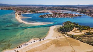 Una spiaggia nelle vicinanze