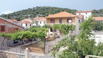 Apartment (A2) | Courtyard