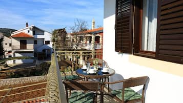 Apartment (A2) | Balkon