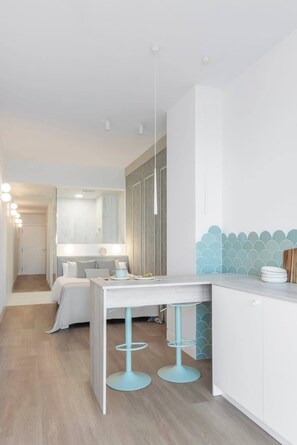 مكواة/لوح كي وواي فاي وملاءات أسرّة