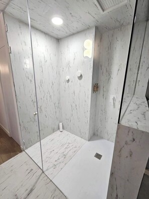 Chuveiro, secador de cabelo