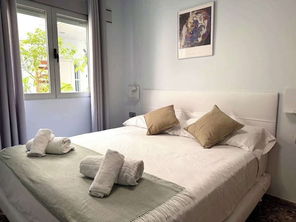 Ferros/tábuas de passar roupa, Wi-Fi, roupa de cama