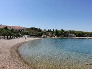 Beach - Apartment Bubi (Solta)
