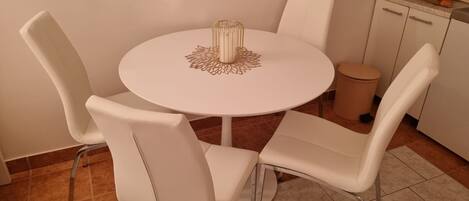 Studio (A1) | Restauration