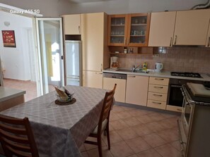 Apartment (A2) | Private kitchen - Apartments Mario (Razanac)
