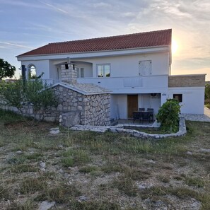 Building design - Apartments Mario (Razanac)