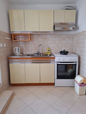 Apartment (A1) | Private kitchen | Fridge, oven, stovetop, espresso maker - Apartments Mario (Razanac)