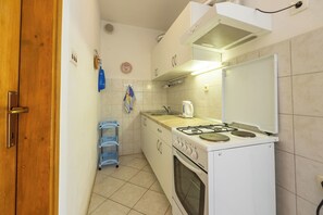 Apartment (A1) | Eigene Küche | Kühlschrank, Ofen, Herdplatte, Espressomaschine