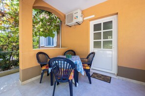 Apartment (A2) | Terrace/patio - Apartment Perka (Jelsa)