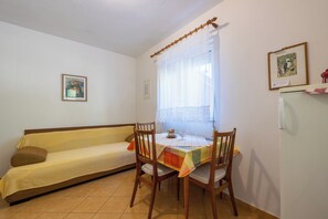 Apartment (A2) | Living room - Apartment Perka (Jelsa)