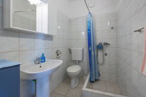 Apartment (A1) | Bathroom - Apartment Perka (Jelsa)