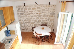 Apartment (A1) | Private kitchen - Apartment Bale (Gradac)