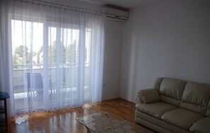 Apartment (A4) | Living room | DVD player - Apartment Markle (Rab)