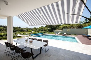 Pool - Villa Soderini with Private Pool Overlooking the Adriatic (Orašac)