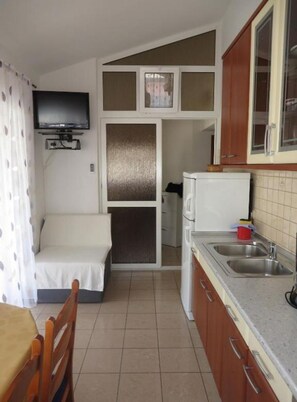 Apartment (A1) | Private kitchen - Apartments Dani 2 (Biograd na Moru)