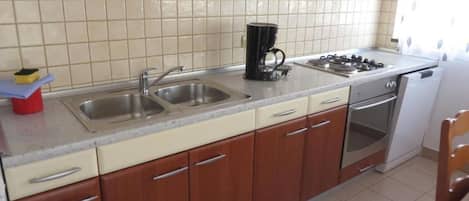 Appartement (A1) | Cuisine privée | Réfrigérateur, un four, surface de cuisson, cafétiÚre à espresso