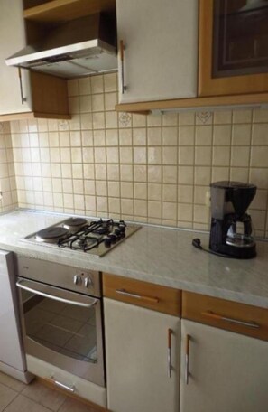 Apartment (A2) | Private kitchen | Fridge, oven, stovetop, espresso maker - Apartments Dani 2 (Biograd na Moru)