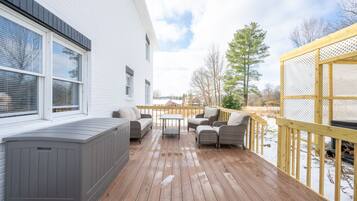 House, Multiple Beds, Hot Tub, Garden View (Nookside Grand Estate) | Terrace/patio