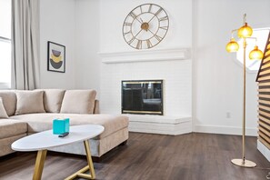 House, Multiple Beds, Hot Tub, Garden View (Nookside Grand Estate) | Living area