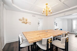 Casa, varias camas, hidromasaje, vista al jardín (Nookside Grand Estate) | Restaurantes